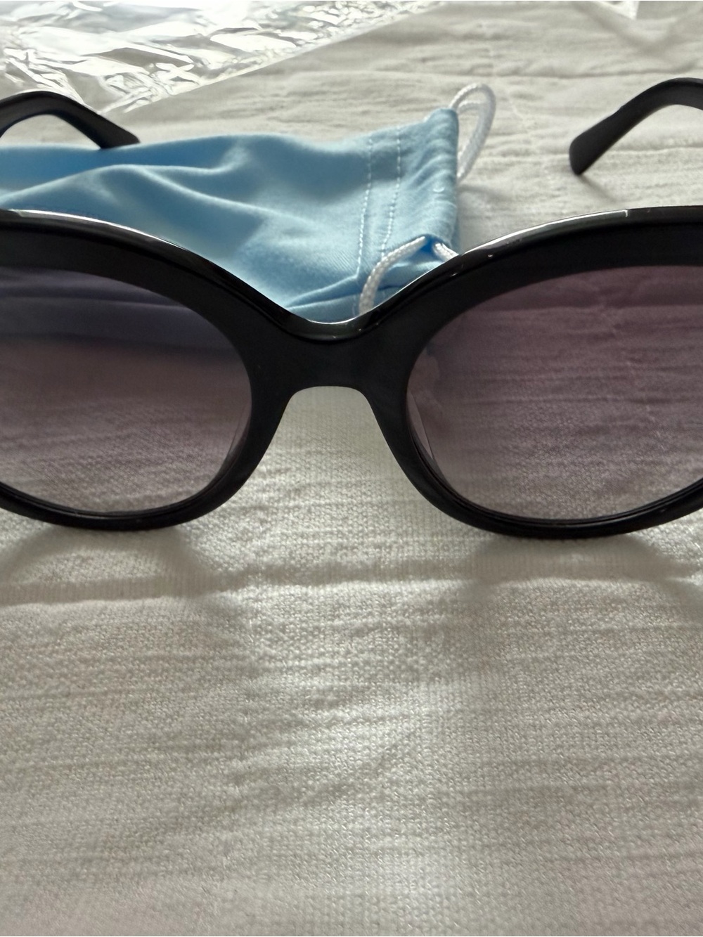 Longchamp Classic Black Round Women's Sunglasses with Tinted Lenses